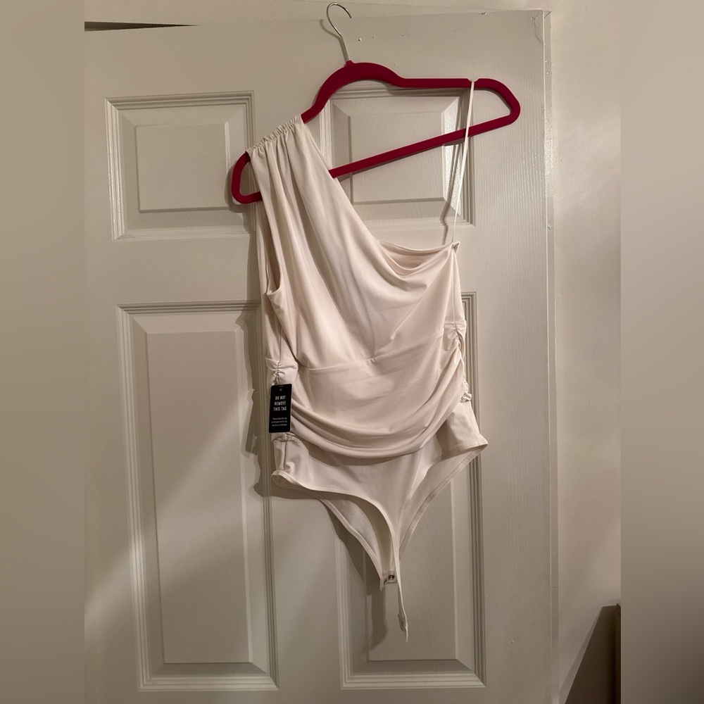 Express Cream One-Shoulder Blouse - Picture 4 of 5